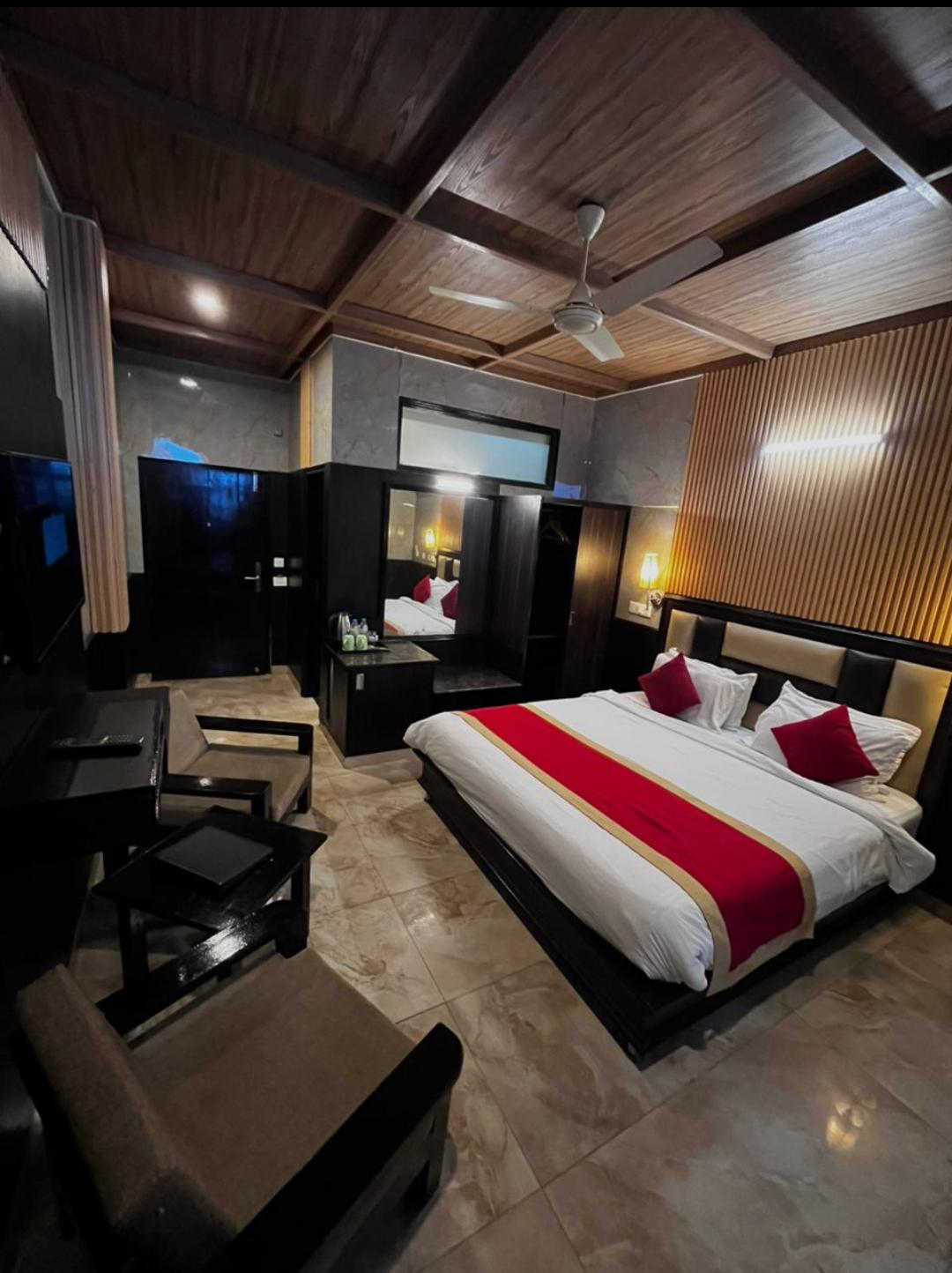Hotel Kasauli Exotica Kasauli Solan Himachal Pradesh Dining